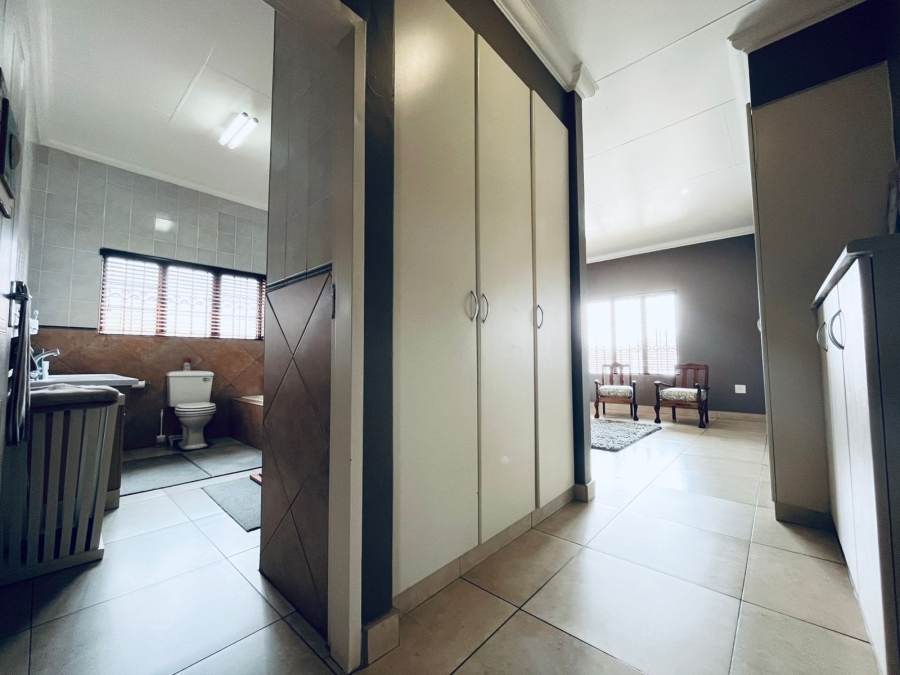 3 Bedroom Property for Sale in Safari Gardens North West